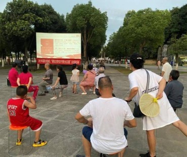 襄城区司法局：展播法治微电影，传播社会正能量