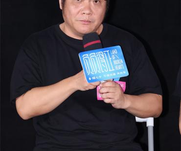 《负负得正》首映 宁浩点赞朱一龙是创作型演员