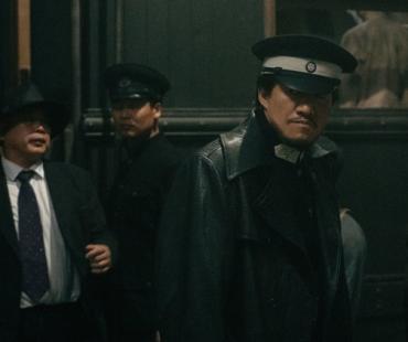 电影《堡垒》曝正邪交锋版海报 陈明昊郭晓东双雄对决智勇交织