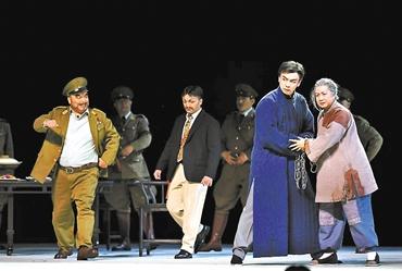 《野火春风斗古城》：年代IP在京剧舞台上焕新