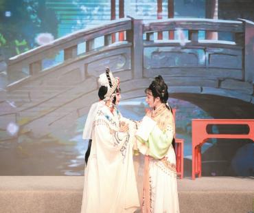 《白蛇传》《红楼梦》两大IP撬动剧场立体生态