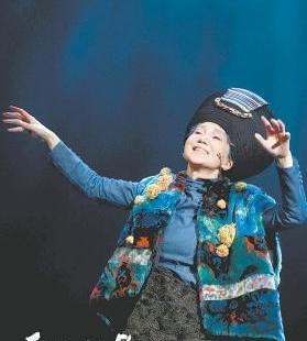 阿朵耗时8年推出舞台剧《天生傲骨》